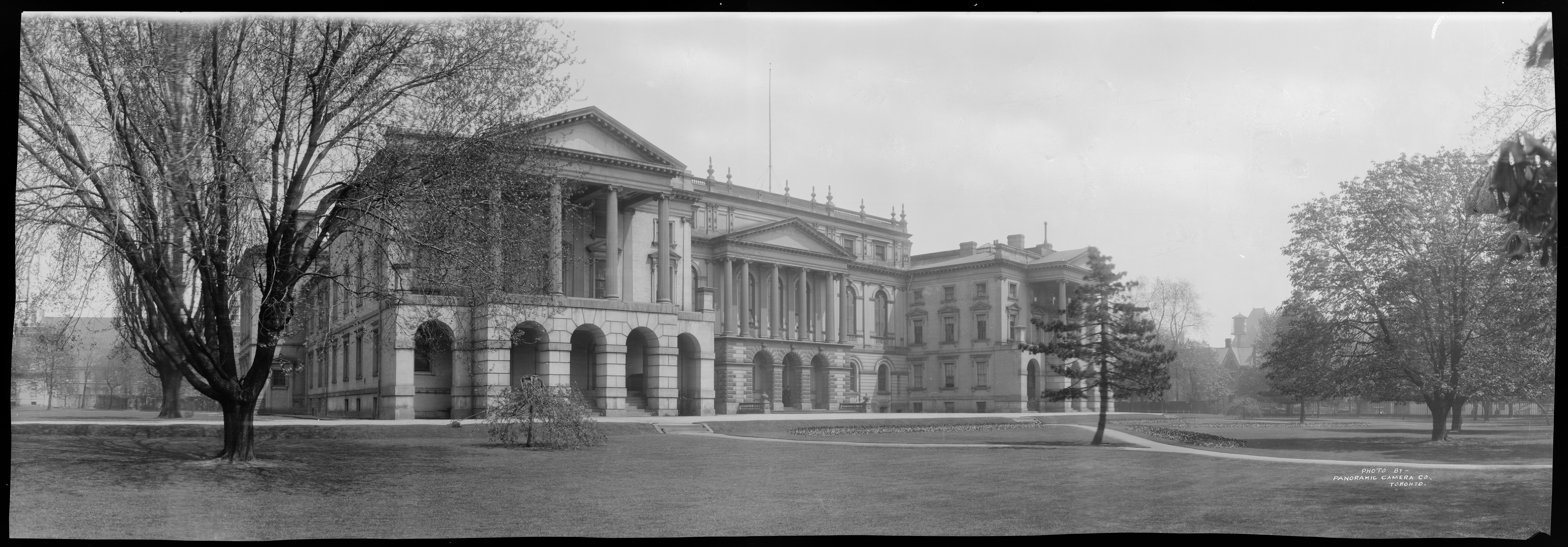 Osgoode Hall (1907) - Courtesy of Archives Ontario